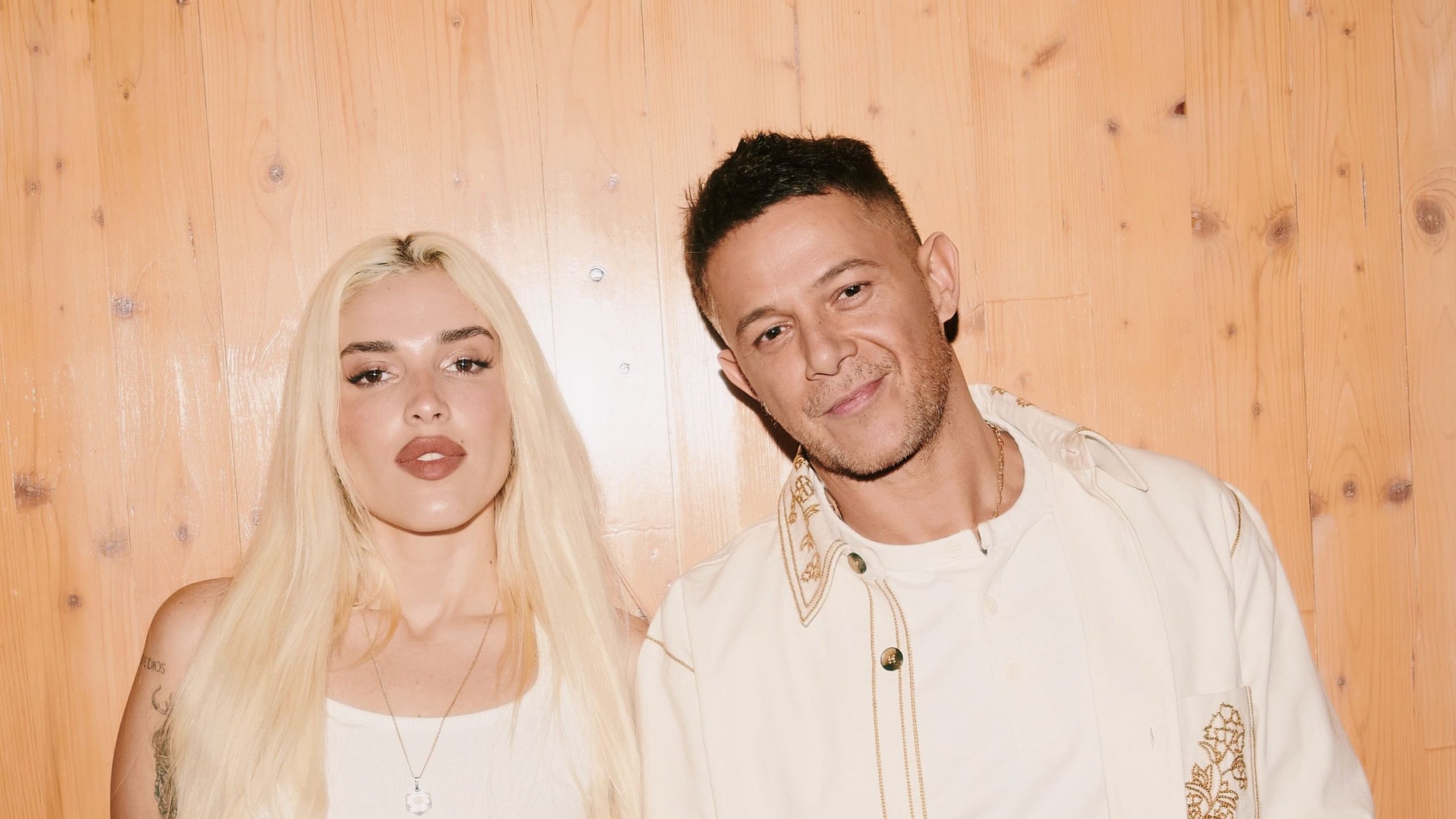 Alejandro-Sanz-Elena-Rose-Rimowa