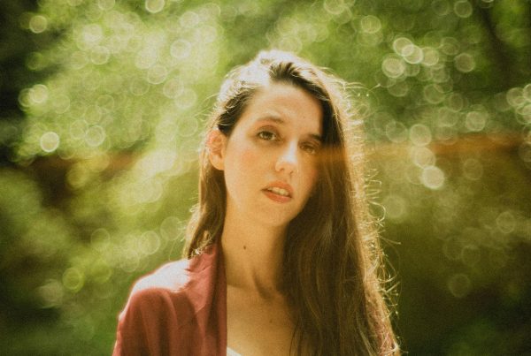 Raquel-Lua-Peinar-Raices