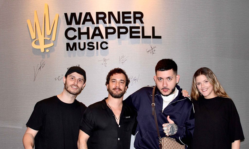 Kris-R-frima-con-Warner-Chapell